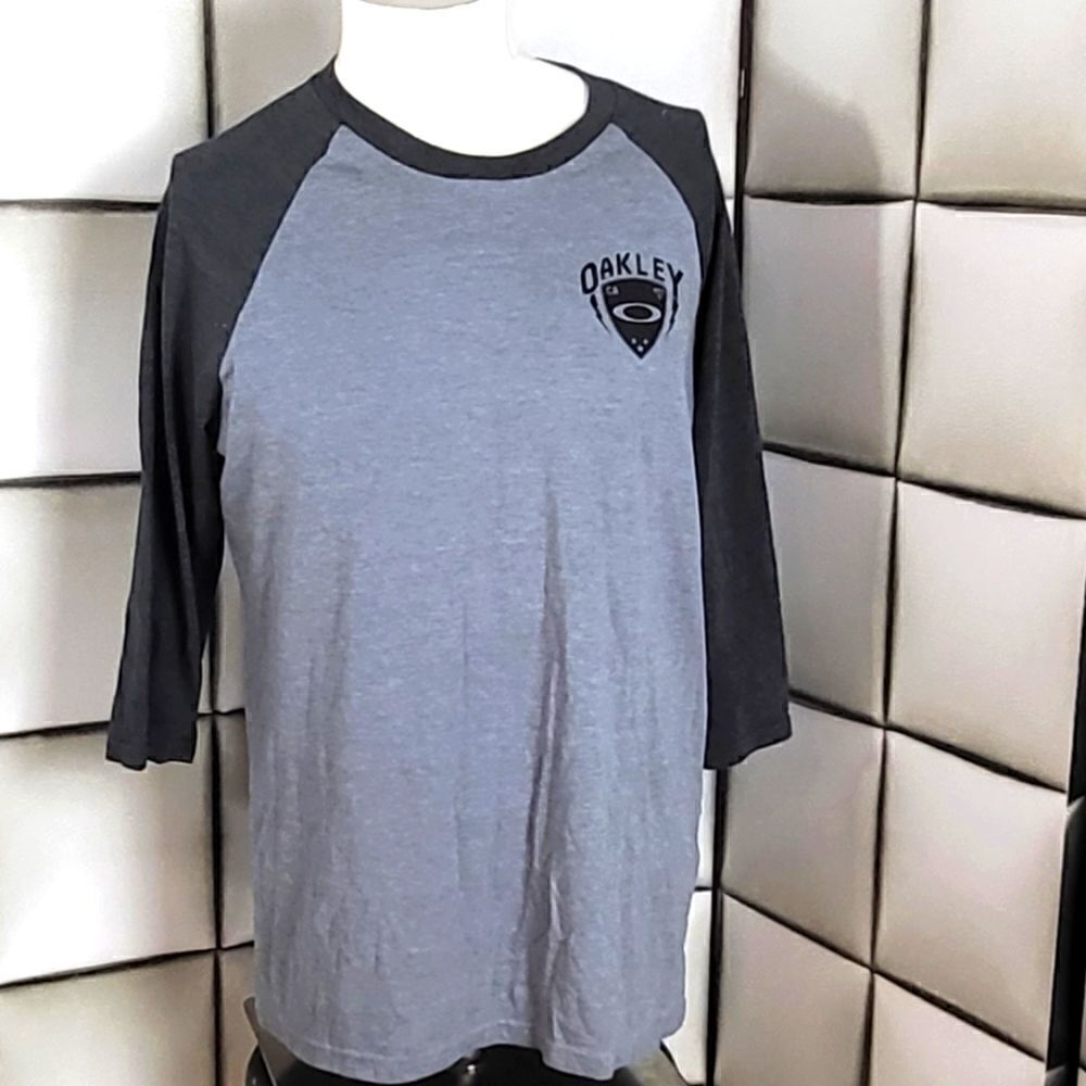 Oakley tshirt  